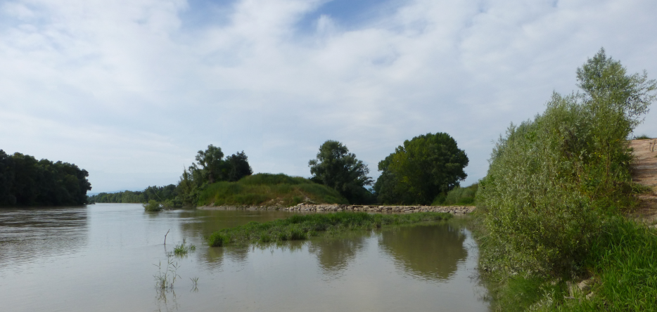 Le confluent du ruisseau Alpone et de l'Adige, au sud d'Arcole