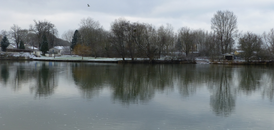 The banks of the Saône River near Auxonne
