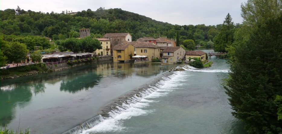 Le Mincio à Borghetto La rivière Mincio à Borghetto