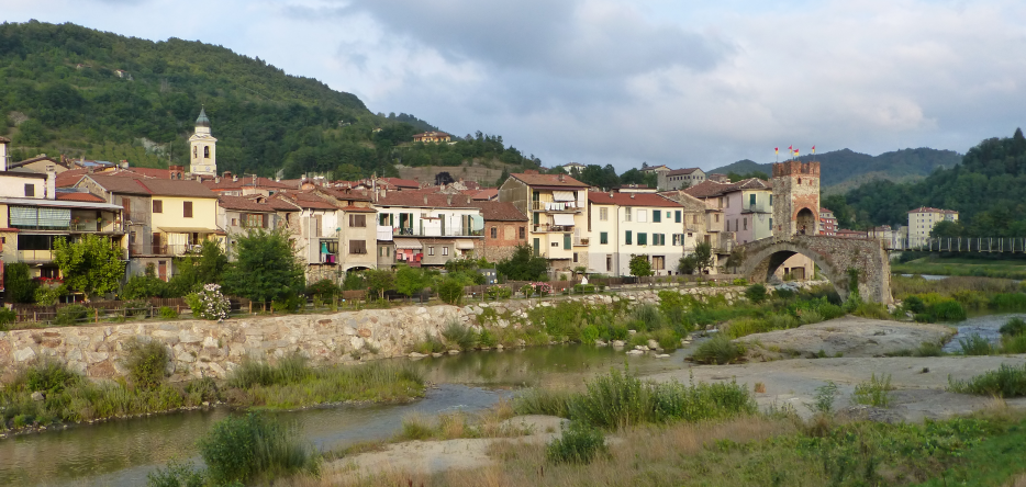 Millesimo et son Ponte della Gaietta sur la Bormida Millesimo et son pont de la Gaietta sur la Bormida