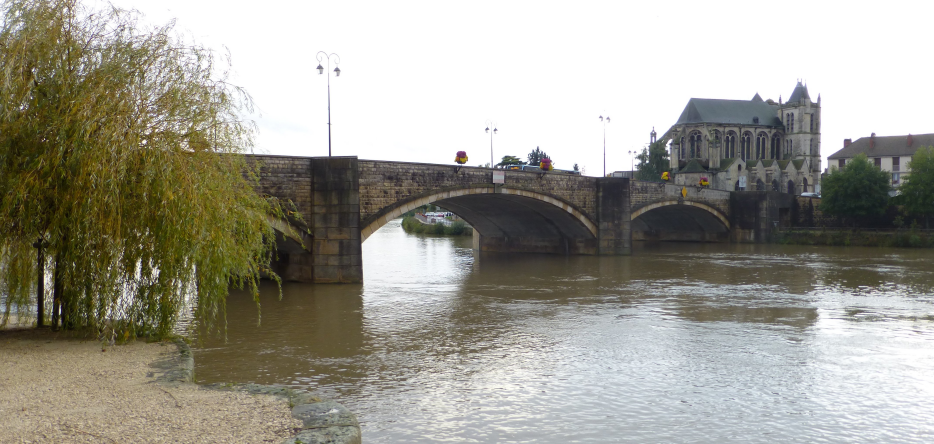 Le pont sur l'Yonne à Montereau Pont sur l'Yonne à Montereau
