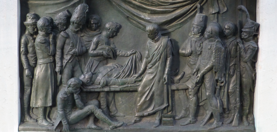 Bas-relief en bronze sur la tombe du chirurgien Jacques Lisfranc de Saint-Martin au cimetière parisien du Montparnasse, le représentant lors de la bataille de Leipzig de 1813. Sculpté par Carle Elshoecht et fondu par Eck et Durand en 1848