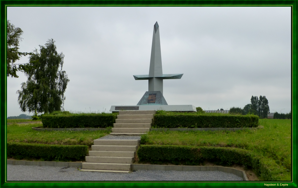 Monument à la cavalerie néerlandaise aux Quatre-Bras (vue numéro 1)